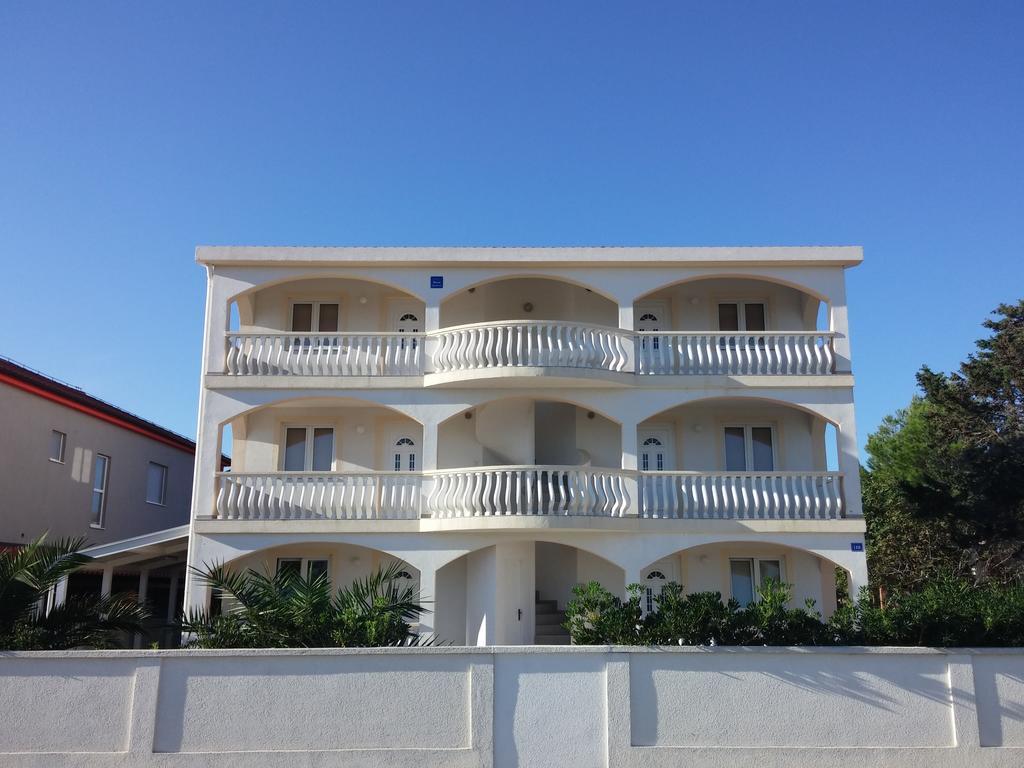 Apartments Ayla Vir Bagian luar foto