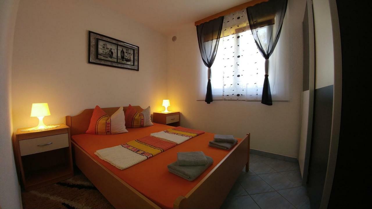 Apartments Ayla Vir Bagian luar foto
