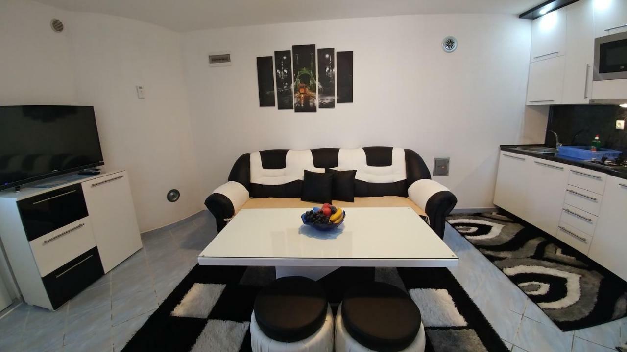 Apartments Ayla Vir Bagian luar foto