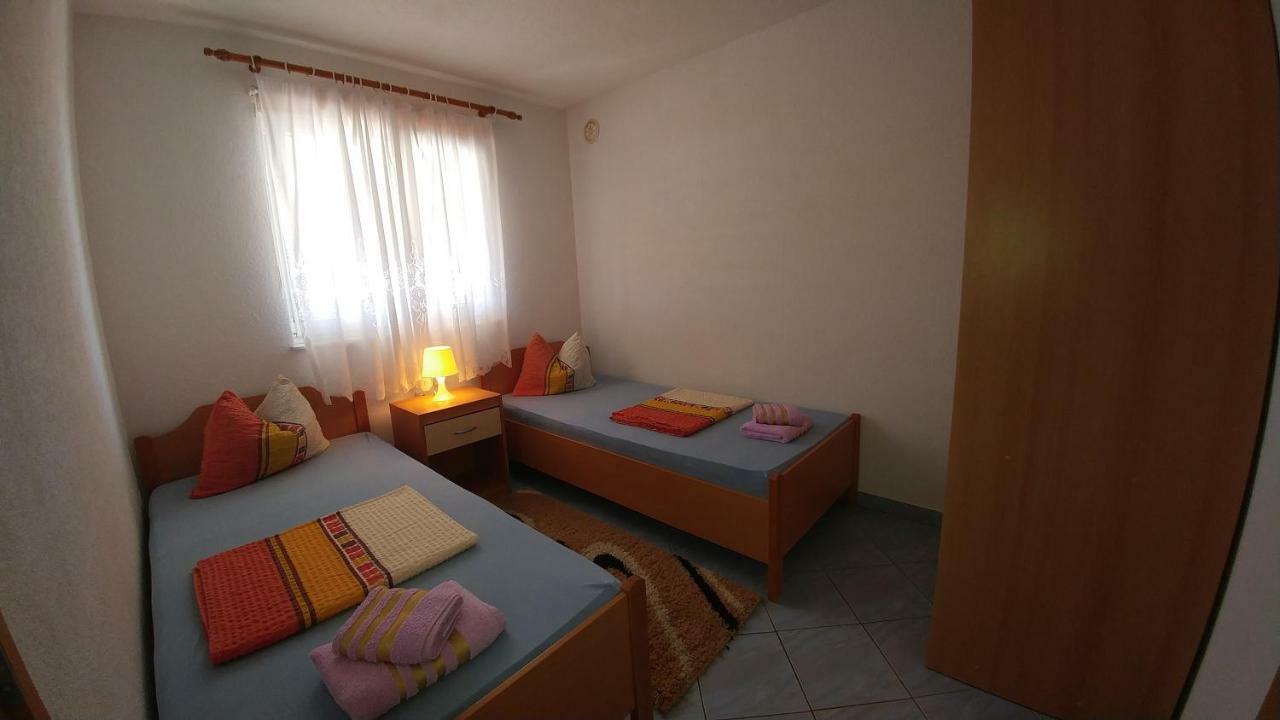 Apartments Ayla Vir Bagian luar foto